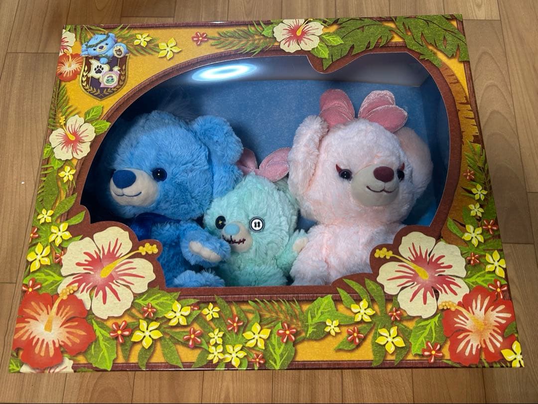 ユニベアシティ プラッシュセット [ブルー・ベリー・パイ] スティッチたちのユニベアシティ、ブルー・ベリー・パイが復刻登場